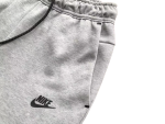Pantalón Corto Nike Tech Fleece Gris