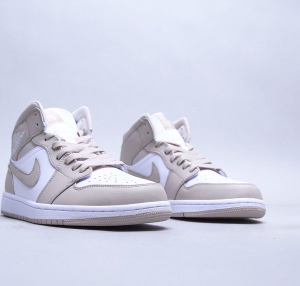 Air Jordan 1 Mid Beige