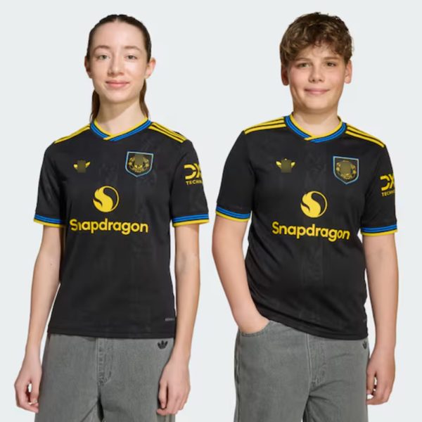 Conjunto Manchester United 25/26 23/24 talla niño 3ª equipación